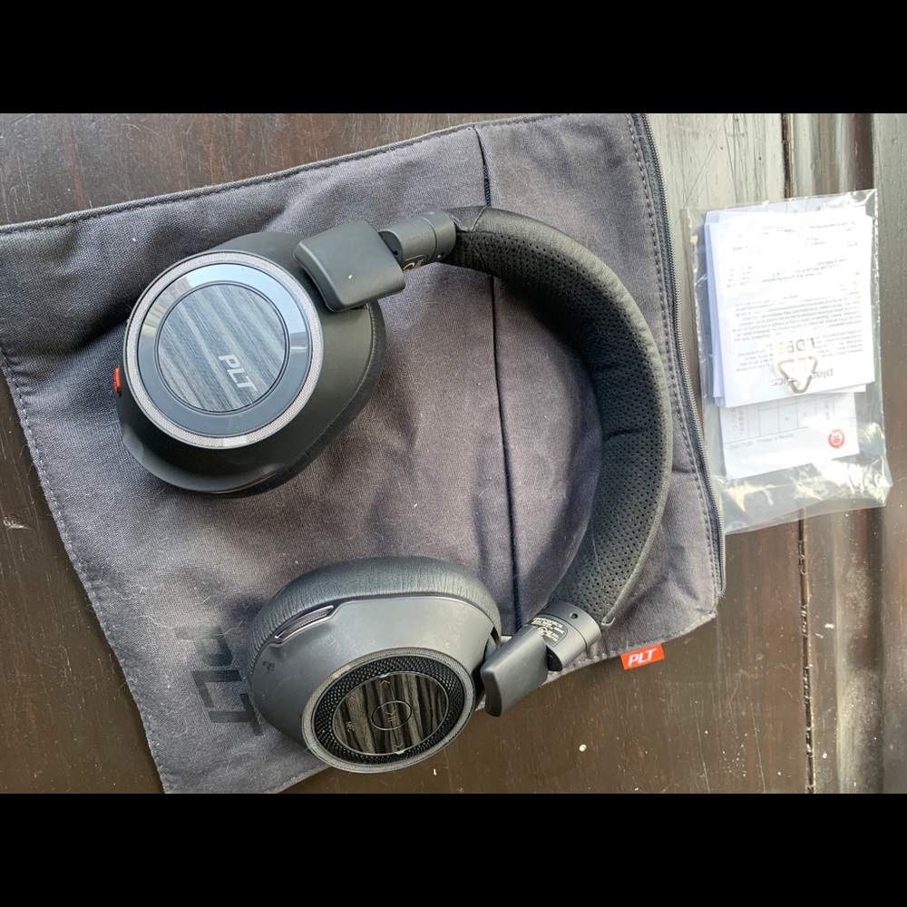 Voyager 8200 UC Stereo Bluetooth Headphones/set